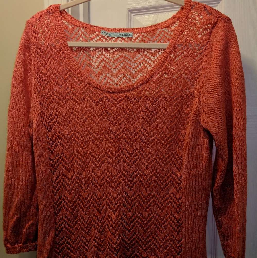 Coral sweater with 3/4 length sleeves
